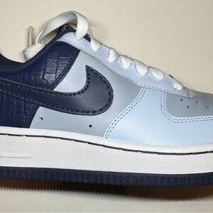 Nike Women Navy and Light Blue Sneakers